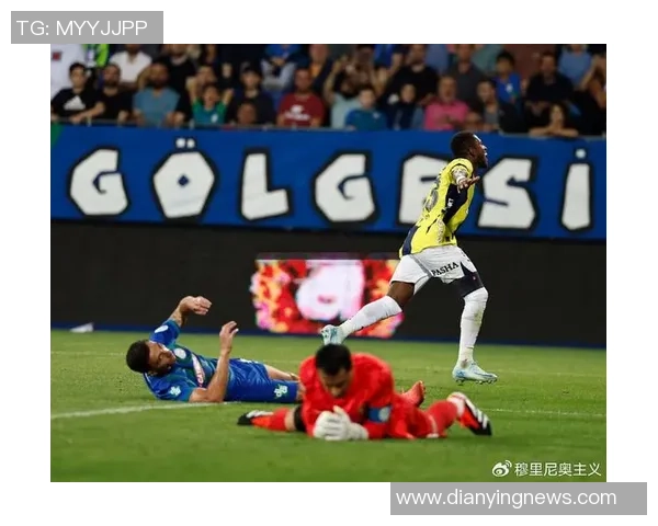 欧冠精彩对决曼联主场大胜那不勒斯帽子戏法引爆全场激情